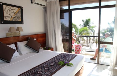 Oceanfront King or Twin Room with Balcony | Soundproofing, free WiFi, bed sheets