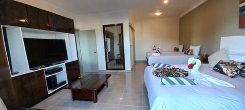 Sunset Suite with Beachfront Balcony | Soundproofing, free WiFi, bed sheets