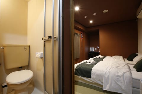 Japanese Style Twin Room with Private Bath | Desk, blackout drapes, free WiFi, bed sheets
