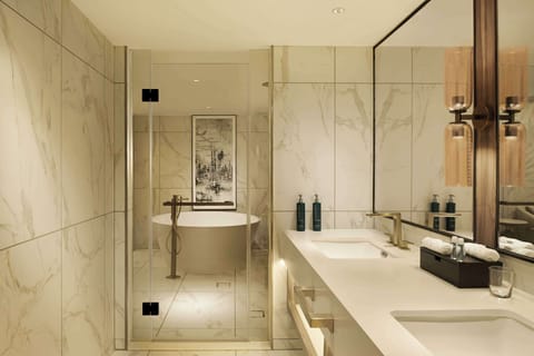 Governor Suite | Bathroom | Shower, rainfall showerhead, designer toiletries, hair dryer