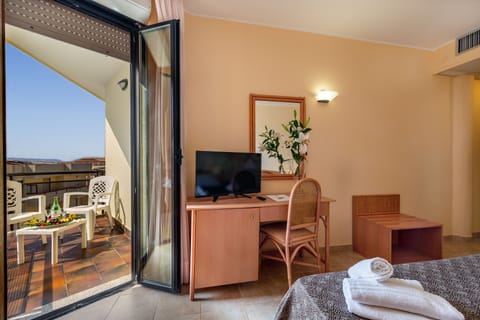 Standard Double or Twin Room, Balcony | Minibar, in-room safe, desk, free WiFi