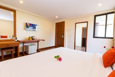 Executive Double Room | Select Comfort beds, minibar, in-room safe, individually decorated