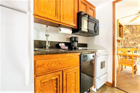 Condo, 1 Bedroom (2 Bath LakeView, Non-AC) | Private kitchen | Fridge, microwave, oven, stovetop