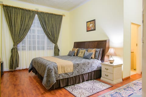 Superior Room | Desk, blackout drapes, rollaway beds, free WiFi