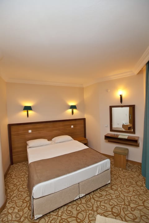 Club Room, Multiple Beds | Minibar, in-room safe, wheelchair access