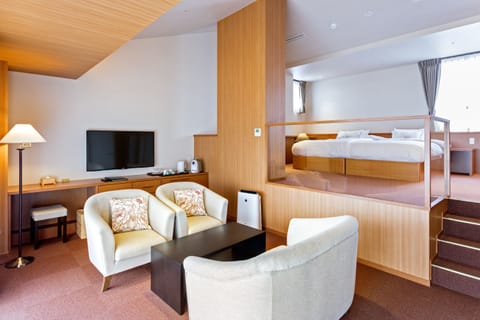 Junior Suite Room [Non Smoking] | In-room safe, desk, soundproofing, free WiFi
