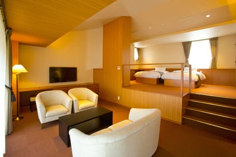 Junior Suite Room [Non Smoking] | In-room safe, desk, soundproofing, free WiFi