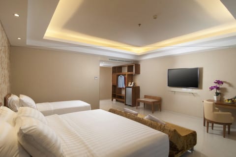 Family Room | Premium bedding, Tempur-Pedic beds, in-room safe, desk
