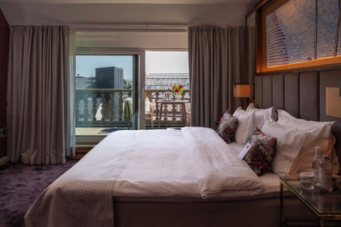 Penthouse Executive Terrace Suite | Egyptian cotton sheets, premium bedding, down comforters, pillowtop beds