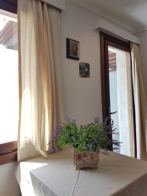 Family Apartment, 2 Bedrooms with Kitchen and Pool View  | Living area | 32-inch LCD TV with satellite channels, TV