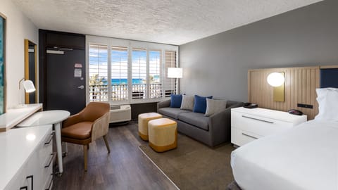 Standard Room, 1 King Bed with Sofa bed, Oceanfront | Room amenity