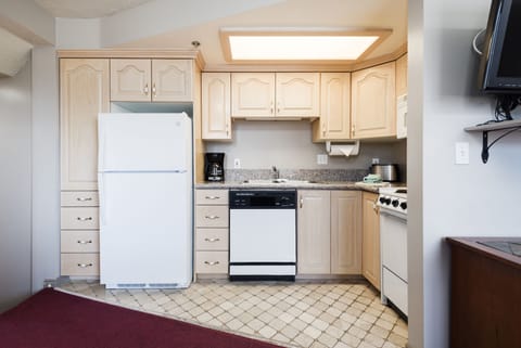 2 Bedroom Condominium | Private kitchen | Microwave, stovetop, dishwasher, coffee/tea maker