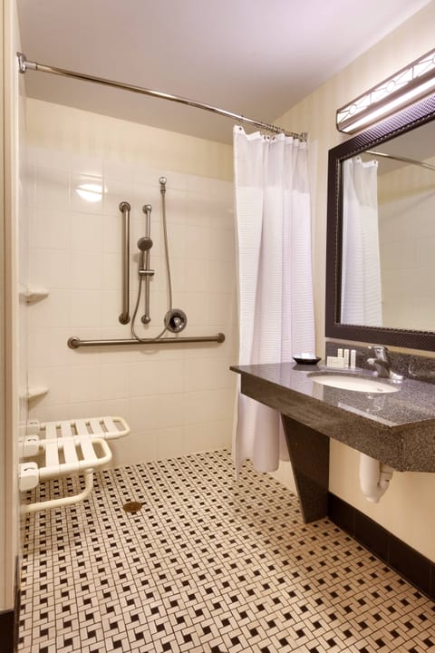 Standard Room, 1 King Bed | Bathroom | Bathtub, hair dryer, towels