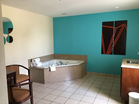 Suite, 1 King Bed, Accessible, Hot Tub | Private spa tub