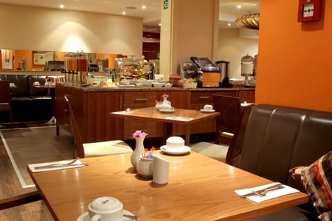 Daily full breakfast (EUR 22 per person)