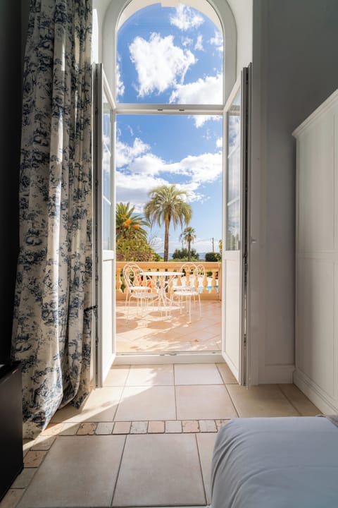 Family Room Parc and Pool view | Terrace/patio