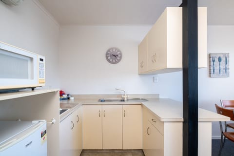 Twin Unit - Sleeps 3 | Private kitchen | Mini-fridge, microwave, stovetop, electric kettle