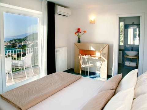 Superior Double Room, 1 Bedroom, Balcony, Sea Facing | Desk, soundproofing, cribs/infant beds, free WiFi