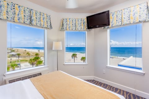 OceanFront Suite (No Pets) | Iron/ironing board, free WiFi, bed sheets