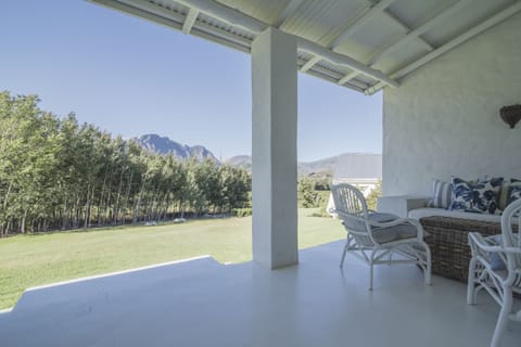 Mezzanine Cottages | Garden view