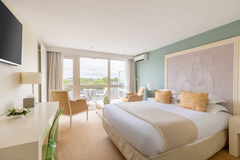 Junior Suite, 1 King Bed, Terrace, Lake View | Minibar, in-room safe, desk, soundproofing