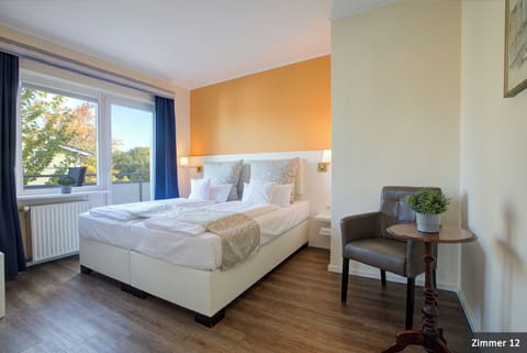 Suite, Non Smoking, Balcony | Premium bedding, in-room safe, individually decorated, desk