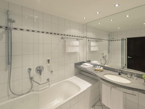 Standard Double Room, 1 Double Bed | Bathroom | Combined shower/tub, eco-friendly toiletries, hair dryer, towels