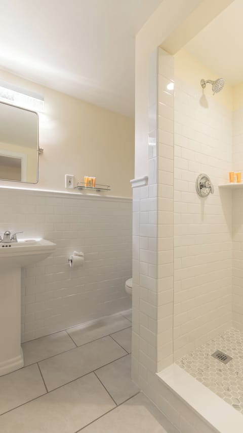 Standard Room, 1 Queen Bed, Refrigerator, Courtyard Area | Bathroom | Shower, towels