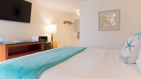 Standard Room, 1 King Bed | Free WiFi, bed sheets