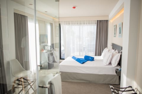 Double Room, Terrace, Sea View | Premium bedding, minibar, in-room safe, desk