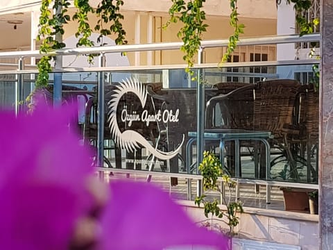 Daily cooked-to-order breakfast (EUR 5 per person)