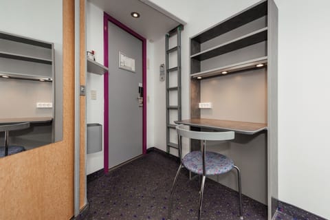 Economy Room | Desk, free WiFi, bed sheets