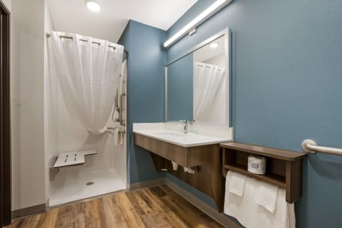Suite, 1 Queen Bed, Accessible, Non Smoking | Bathroom | Combined shower/tub, hair dryer, towels