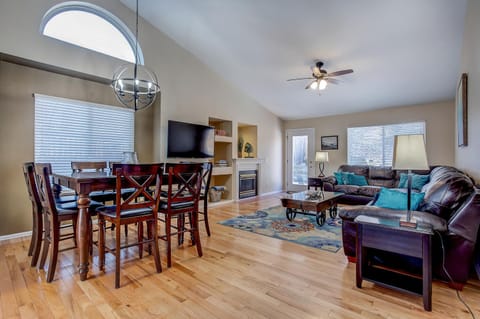 Welcome to Montarbor Retreat!
Large combo living space!