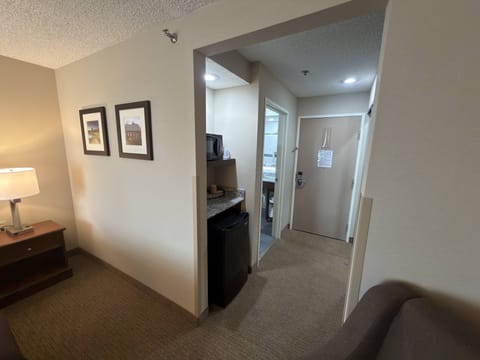 Room, 1 Queen Bed, Accessible, Non Smoking (Mobility, Roll-in Shower) | Premium bedding, desk, laptop workspace, blackout drapes