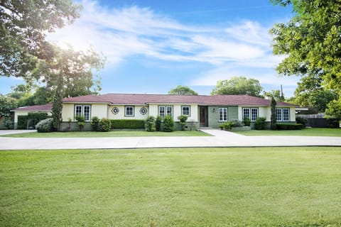 SH is a 3000 sq ft premier home sitting on over 2.5 acres in the heart of Fbg.  