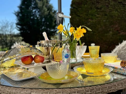 Outdoor patio set for six