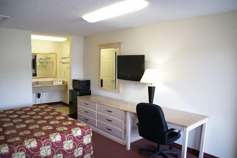 Standard Room, 1 King Bed, Smoking | Desk, iron/ironing board, free WiFi, bed sheets