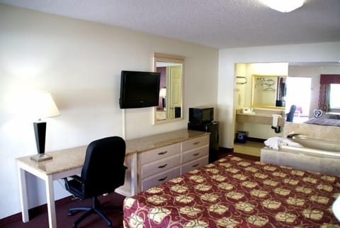 Deluxe Suite, 1 King Bed, Jetted Tub | Desk, iron/ironing board, free WiFi, bed sheets