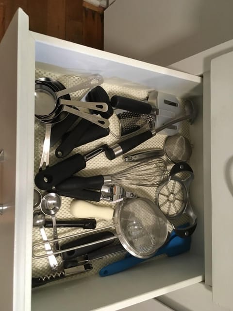 Additional kitchen tools.