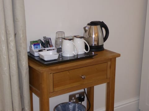 Double Room, Ensuite (Usk) | Coffee and/or coffee maker