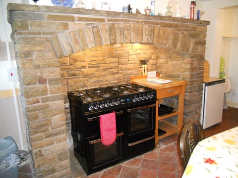 Farmhouse kitchen with feature dual-fuel range cooker