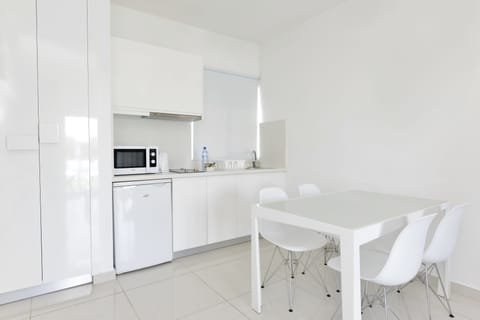 Suite, 1 Bedroom, Pool View | Private kitchenette | Fridge, microwave, stovetop, electric kettle