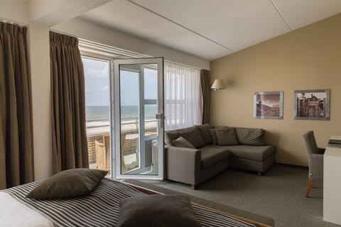 Superior Double Room, Sea Facing | In-room safe, laptop workspace, blackout drapes, free WiFi