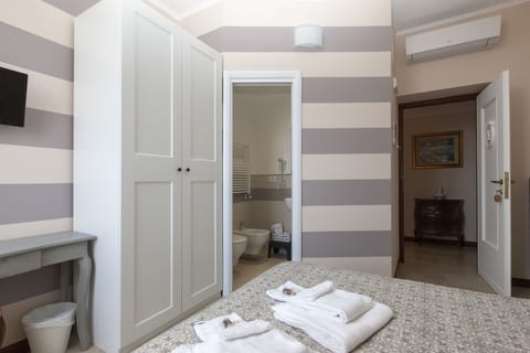 Double or Twin Room, Sea View | 1 bedroom, in-room safe, desk, soundproofing