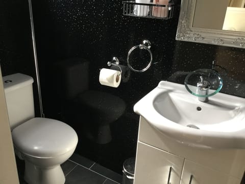 Classic Double Room, Ensuite | Bathroom