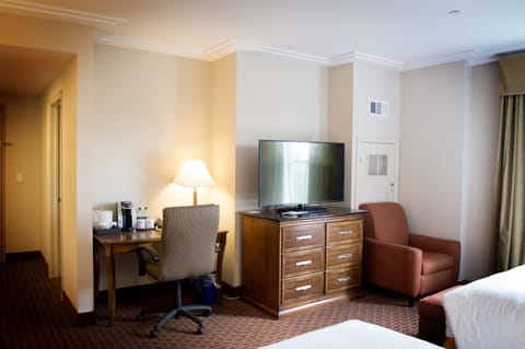 Comfort Room, 2 Queen Beds | Minibar, in-room safe, individually decorated, blackout drapes