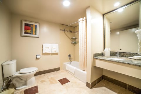 Executive Room, 1 King Bed | Bathroom | Combined shower/tub, designer toiletries, hair dryer, towels