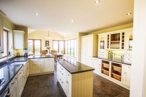 Beautiful fully equipped country Kitchen. Wonderful Ocean and Mountain Views.