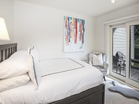 Bedroom 5 w/ Full Bed